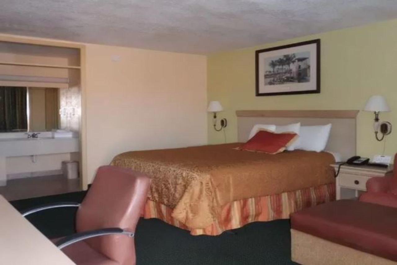 America'S Best Inn & Suites-Лейкленд Екстериор снимка