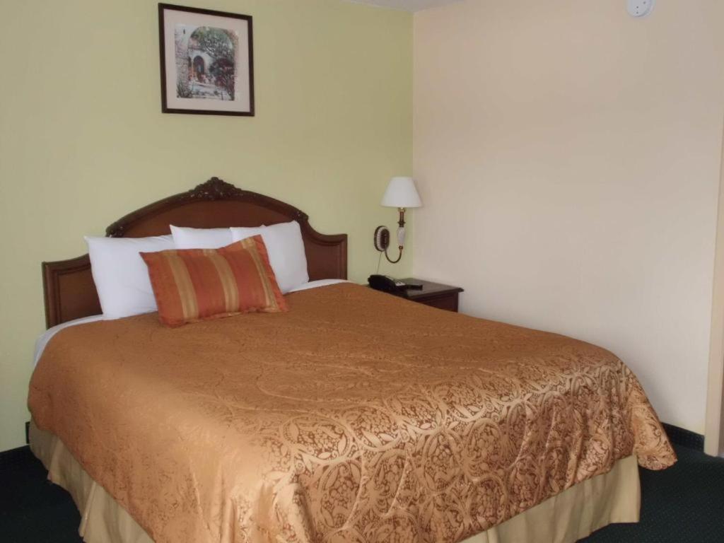 America'S Best Inn & Suites-Лейкленд Екстериор снимка